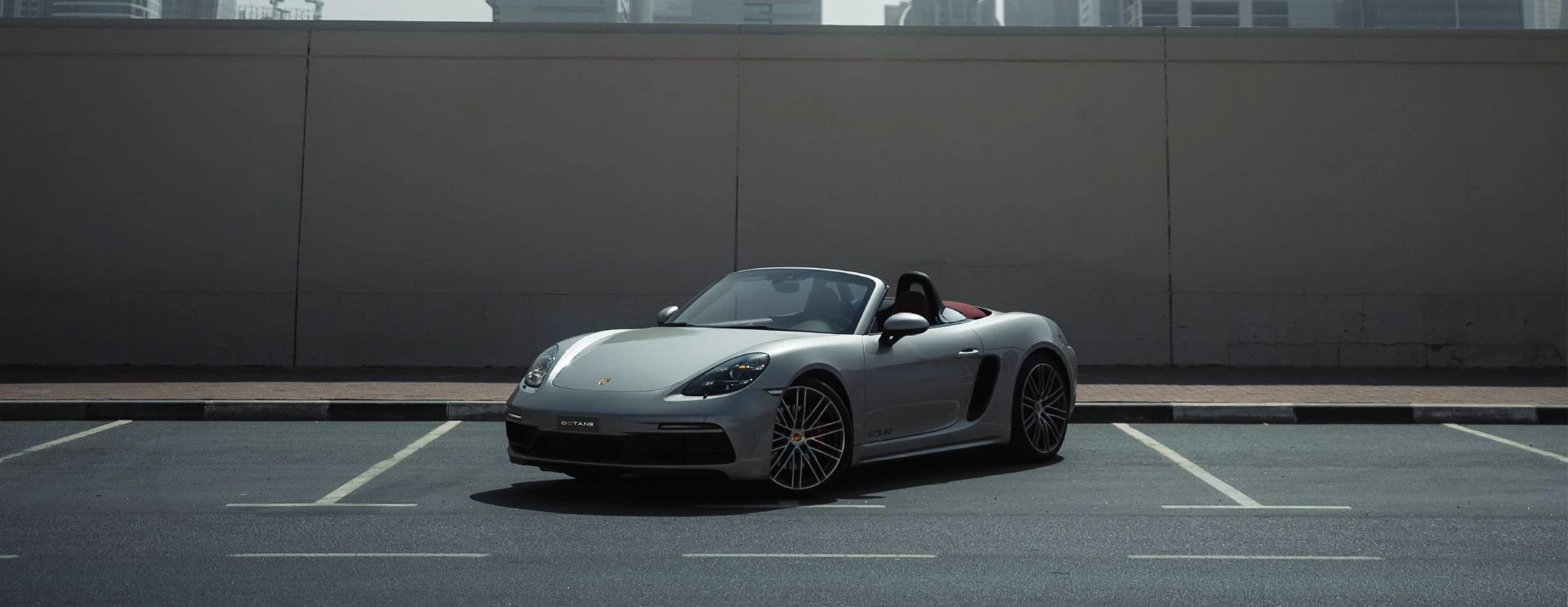 Hyr Porsche Boxster i Dubai