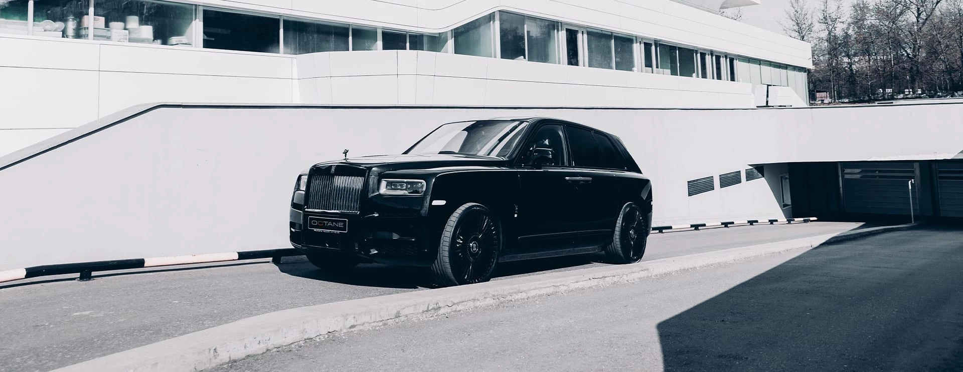 Hyr Rolls-Royce Cullinan i Dubai