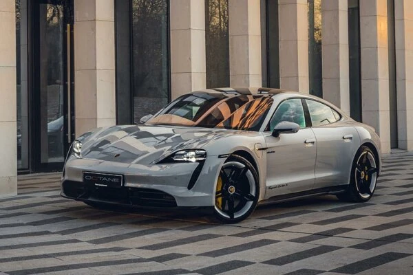 Porsche Taycan   Porsche Taycan