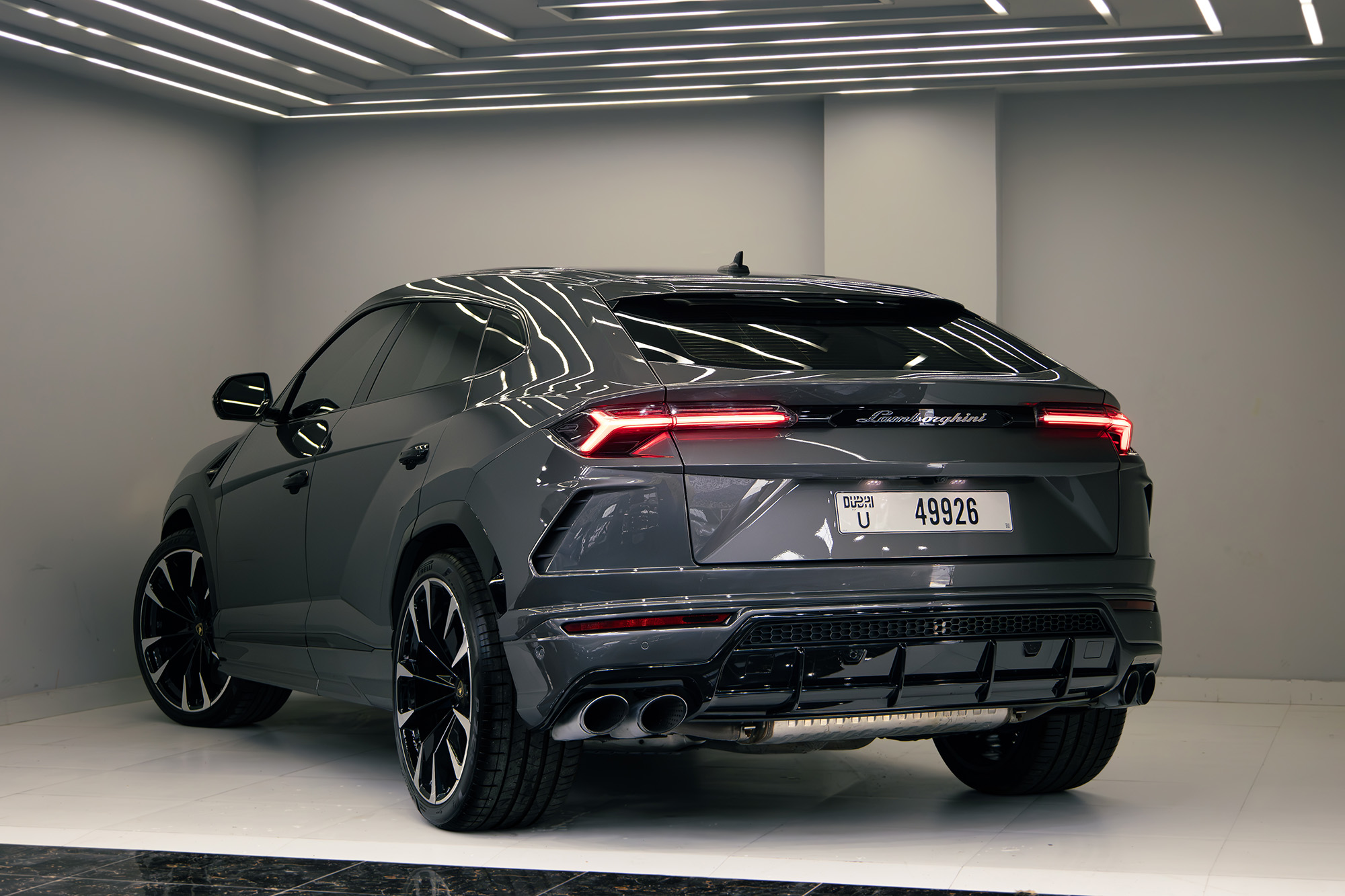Lamborghini Urus אפור