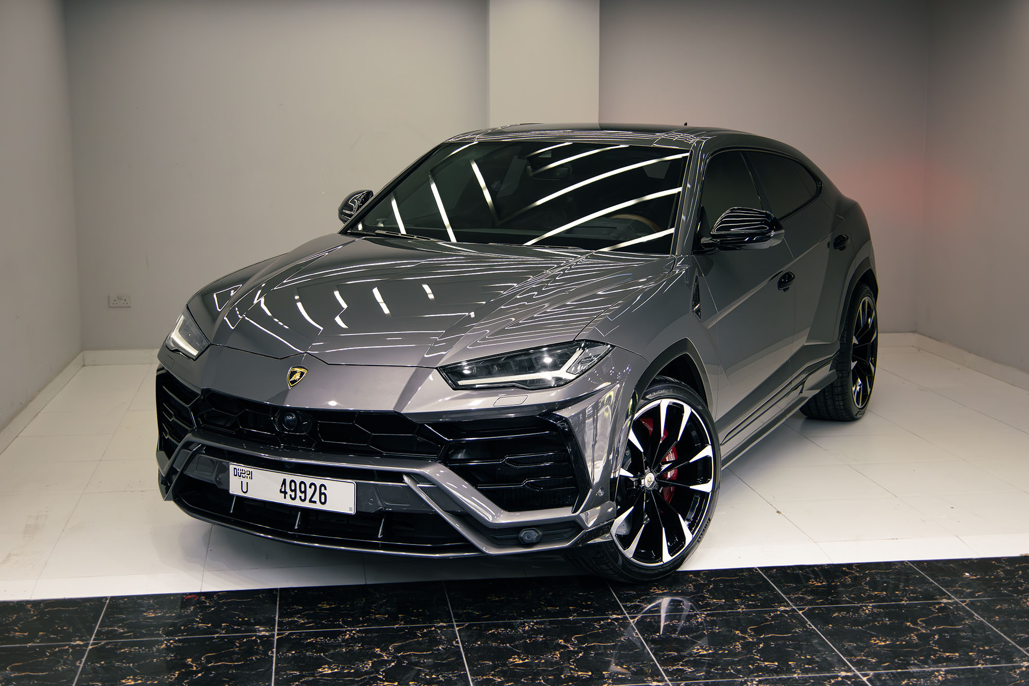 Lamborghini Urus אפור