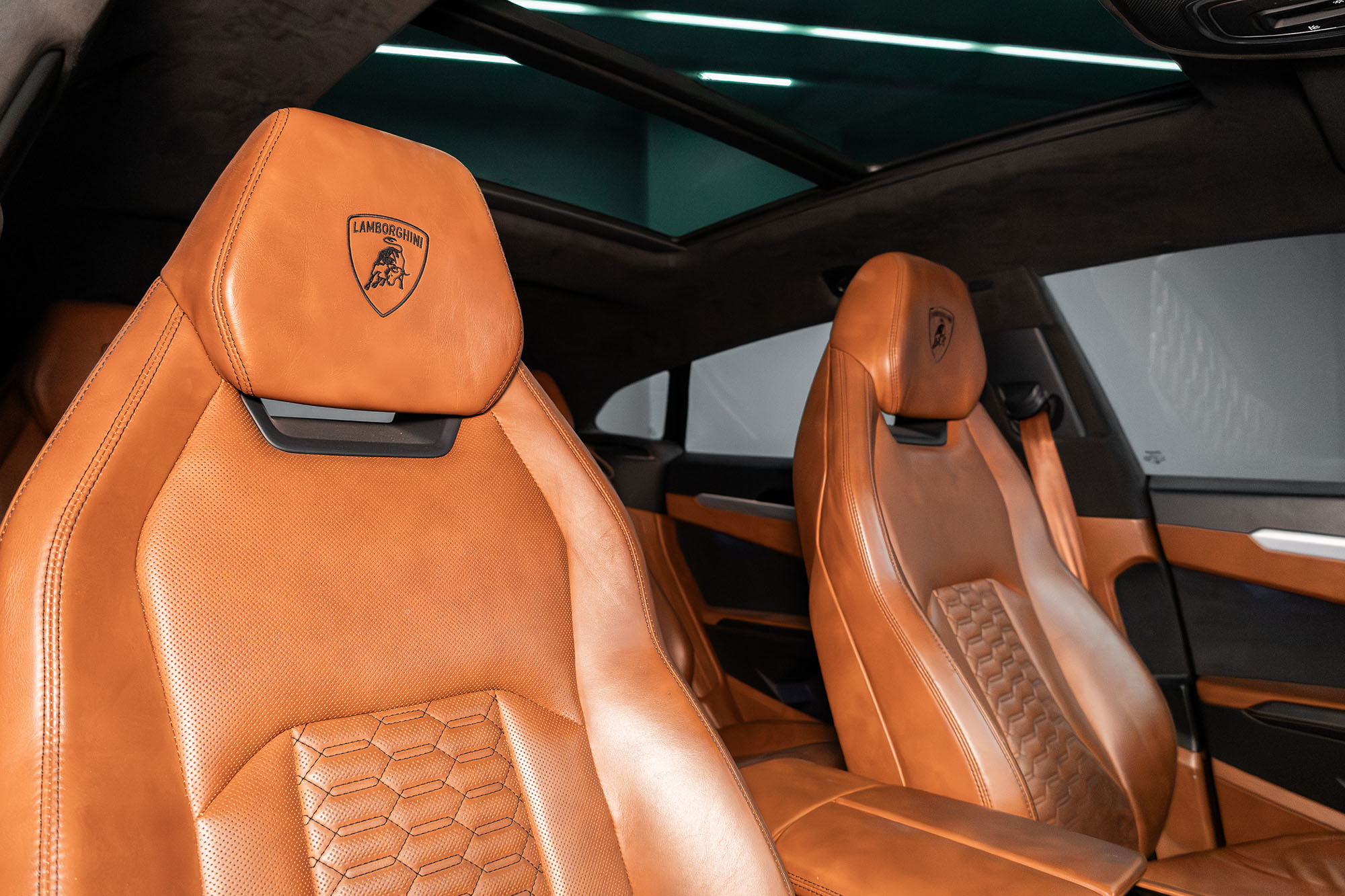 Lamborghini Urus אפור