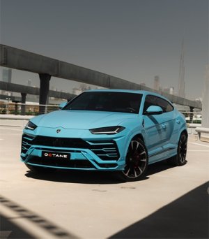 Lamborghini Urus bleu ciel