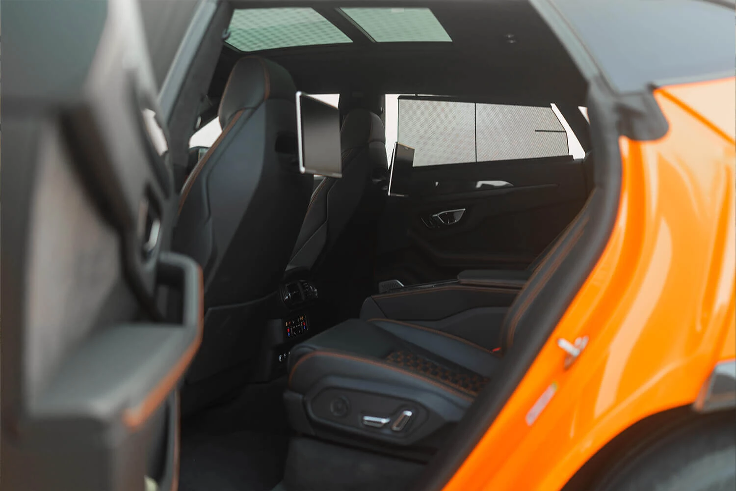 Lamborghini Urus (carbon orange)