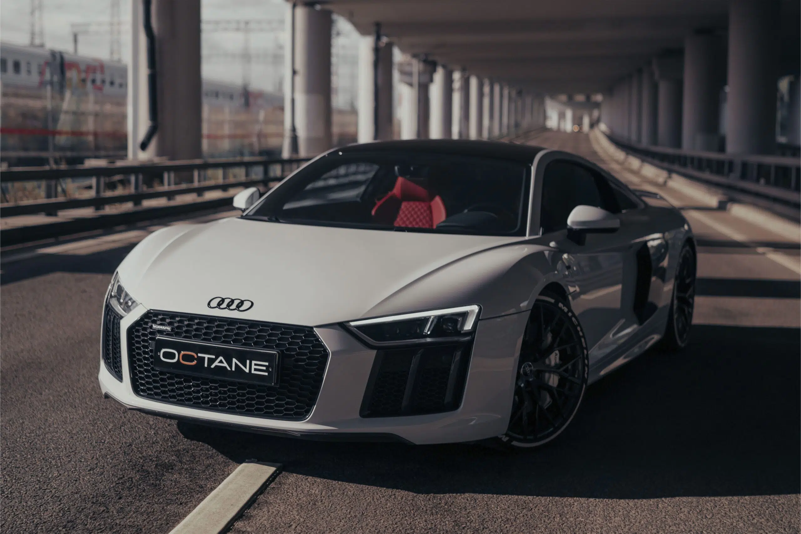 Audi R8 White — photo 2