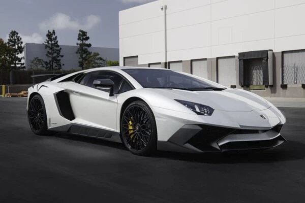 Lamborghini Aventador hvid