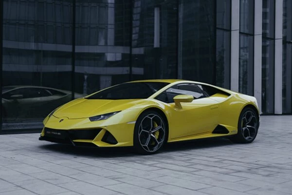 Lamborghini Huracan EVO (желтый).