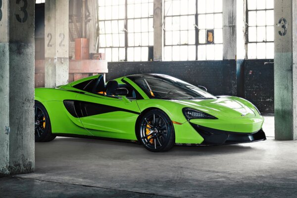 McLaren 570S Spyder Verde