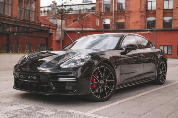 Porsche Panamera GTS Preto