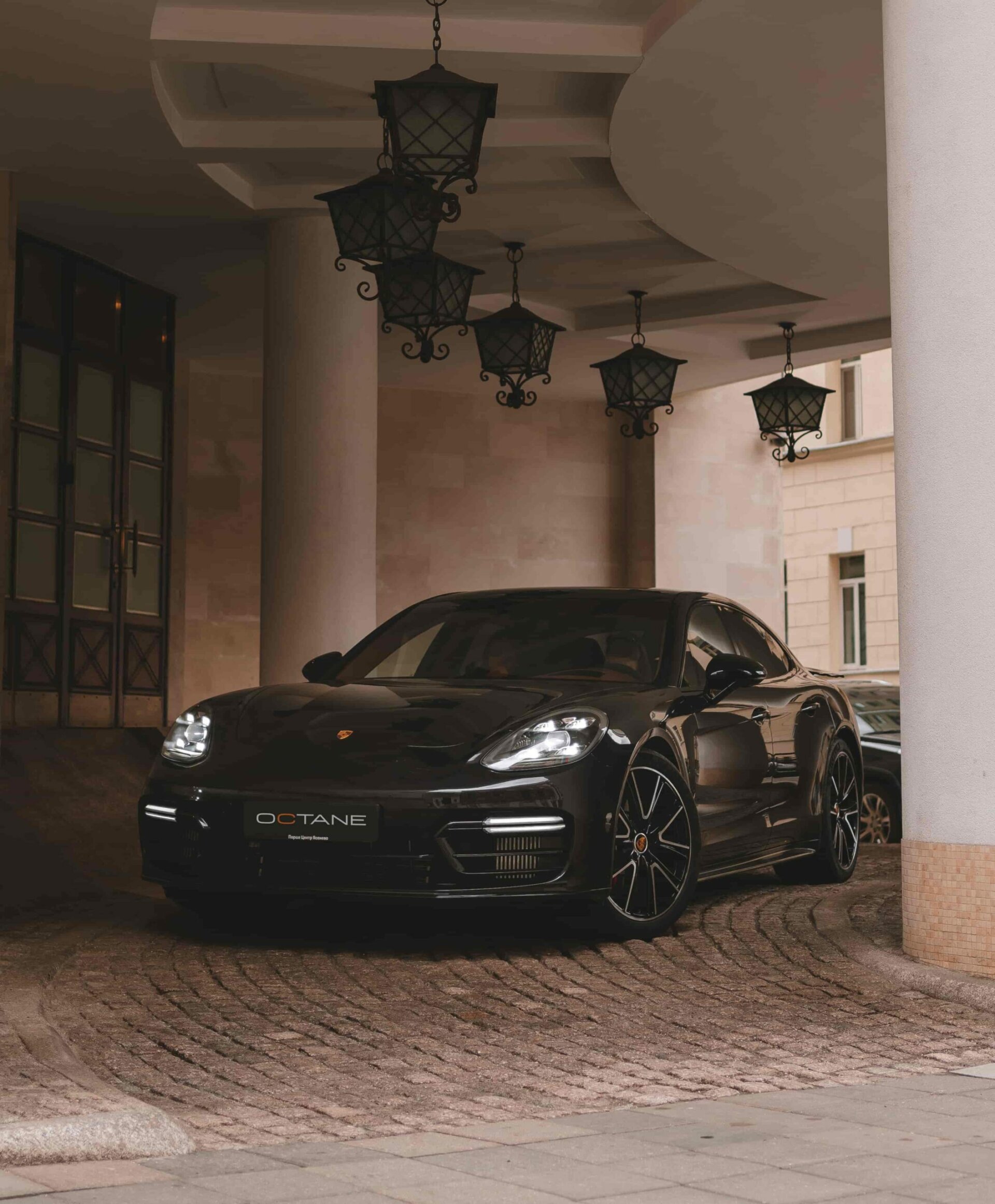 Hyr Porsche Panamera i Dubai