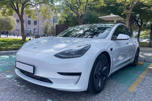 Tesla 3 White.