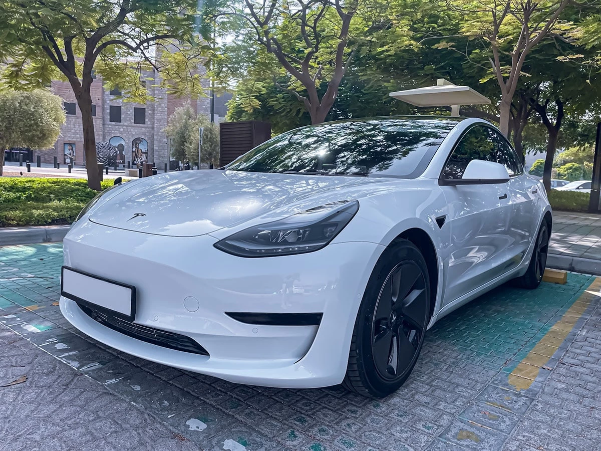 Tesla 3 Белый