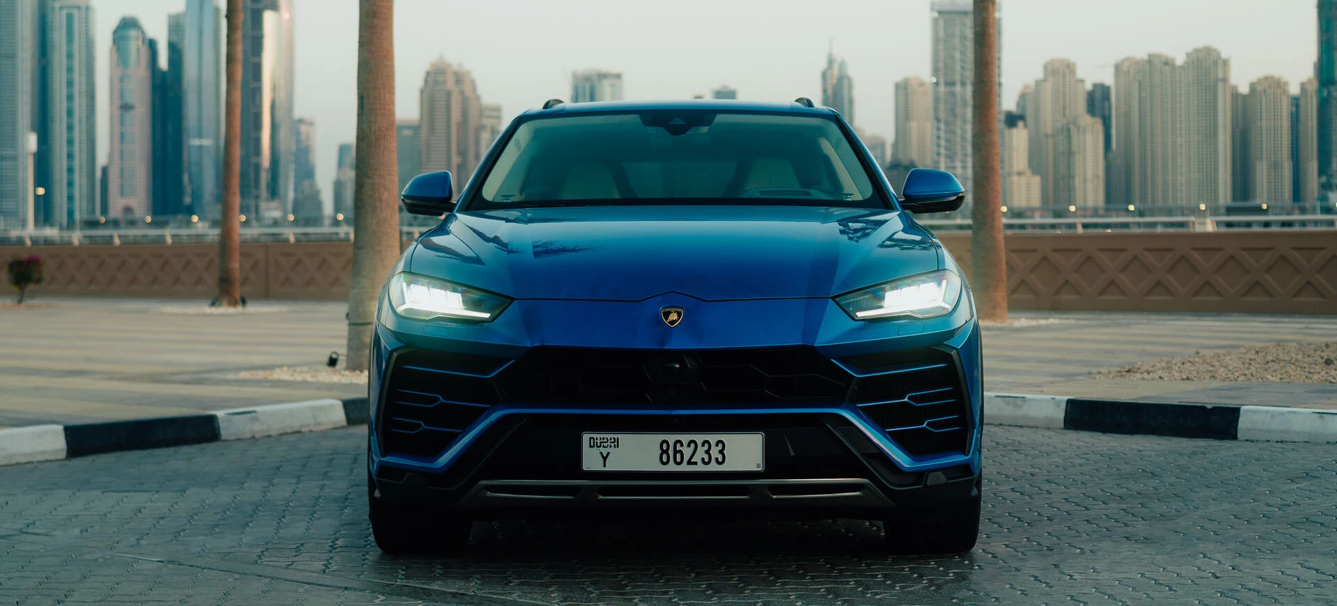 Lamborghini Urus Mörkblå