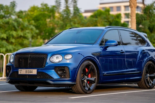 Bentley Bentayga .  Bentley Bentayga .