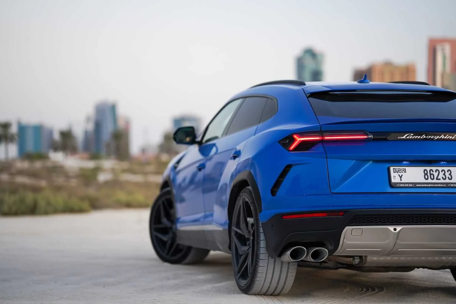 Lamborghini Urus (dark blue)