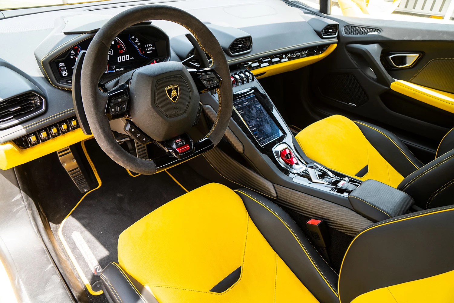 Lamborghini Huracan EVO Spyder Sarı