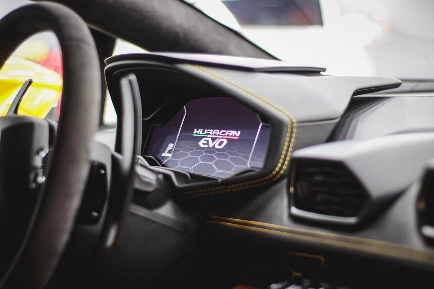Lamborghini Huracan EVO Spyder Geel