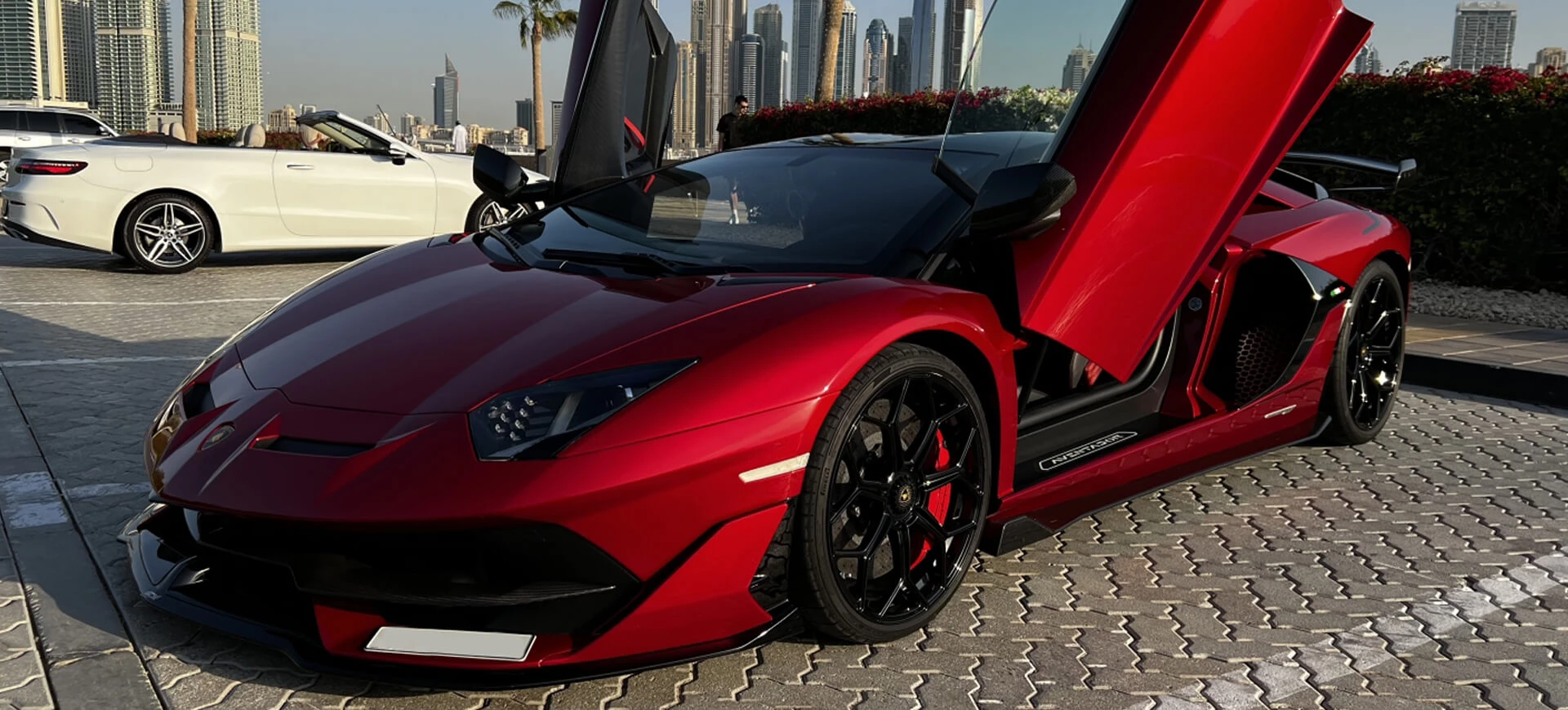 Hyr Lamborghini Aventador i Dubai