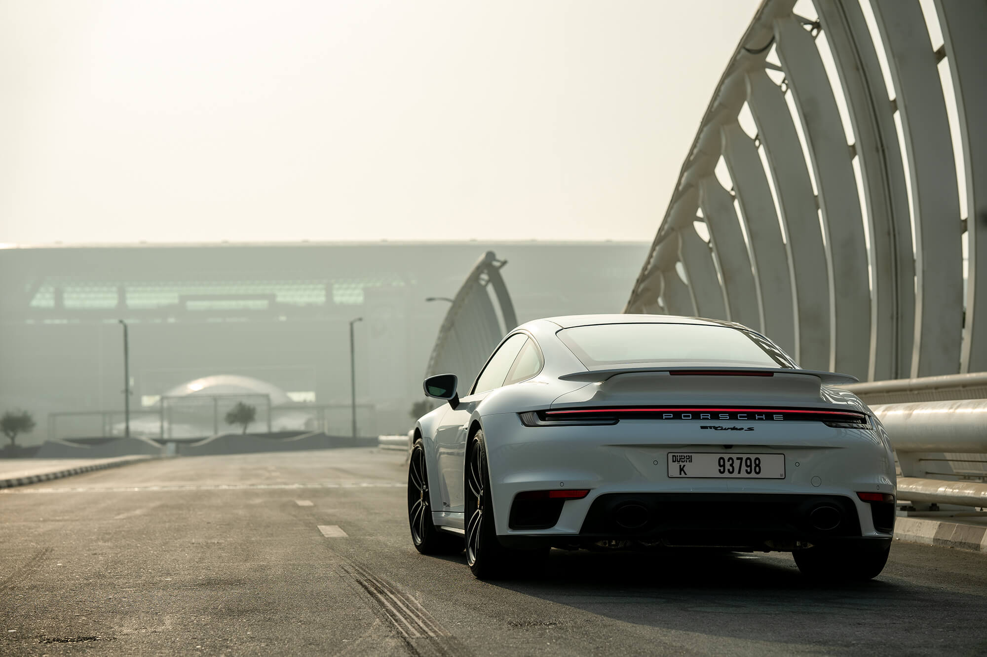 白色保时捷 911 Turbo S