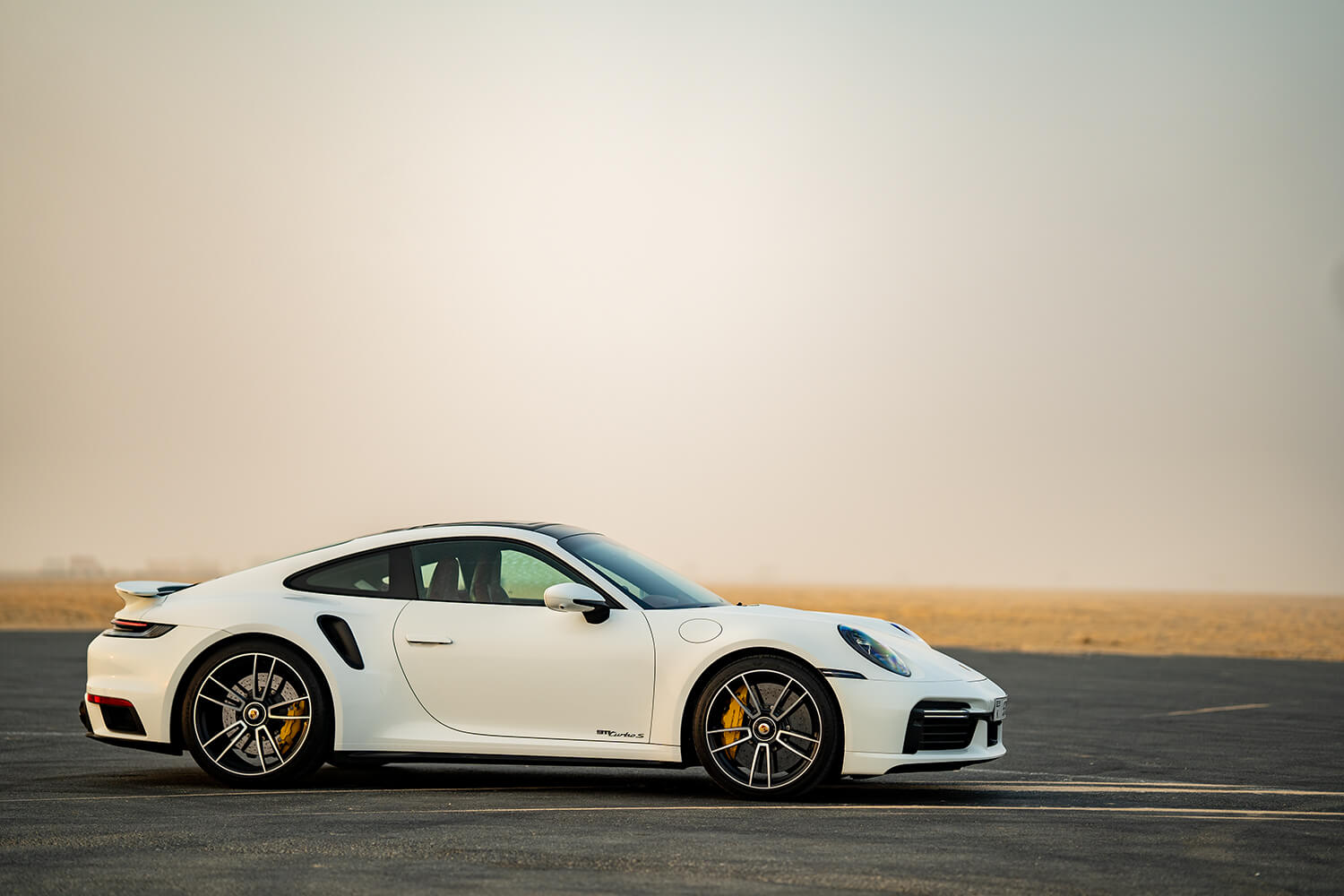 白色保时捷 911 Turbo S