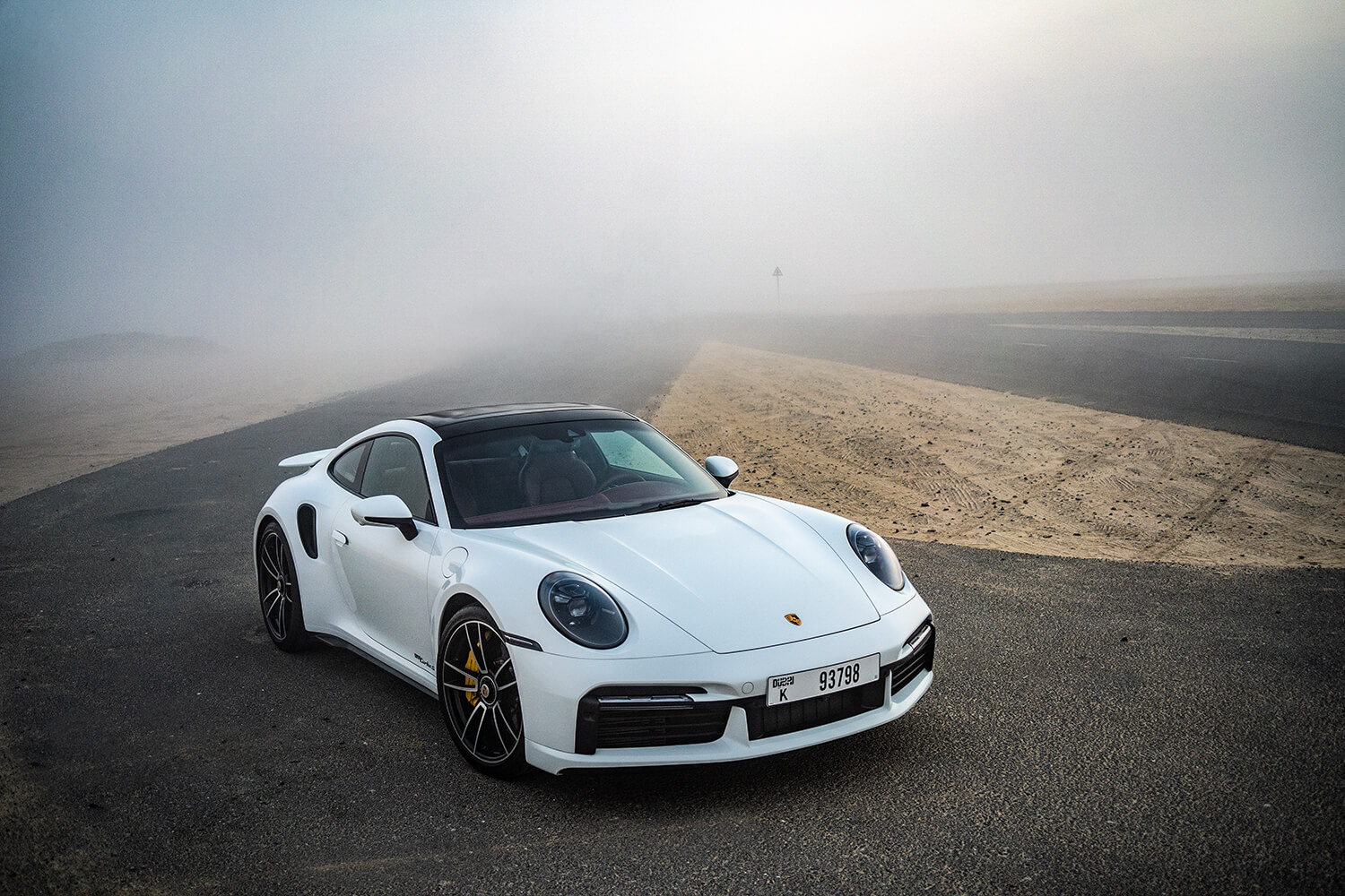 白色保时捷 911 Turbo S