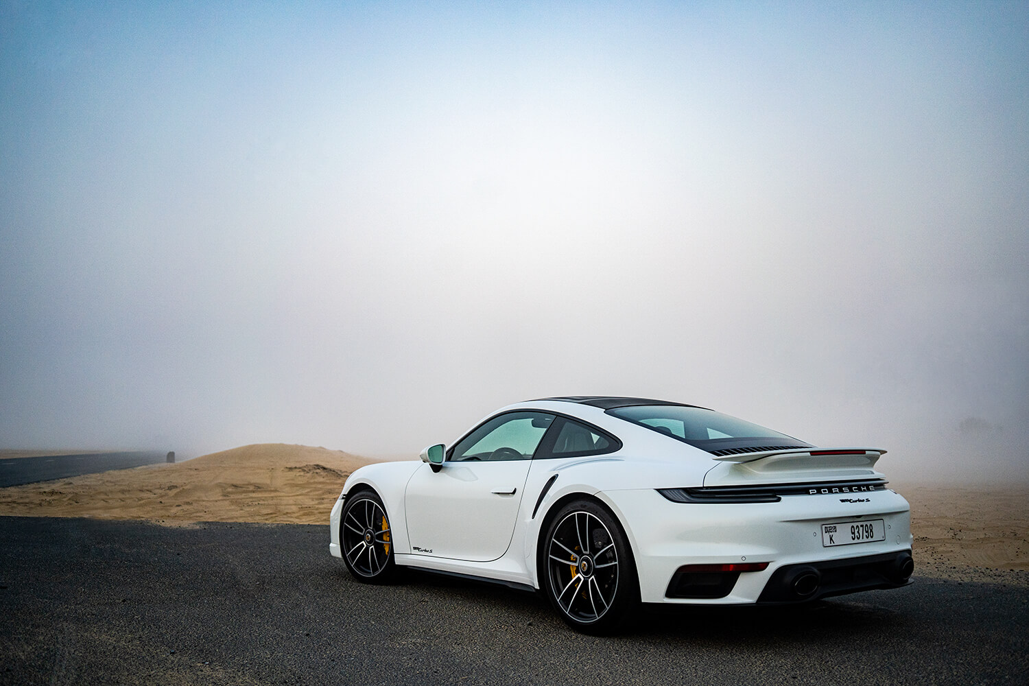 白色保时捷 911 Turbo S
