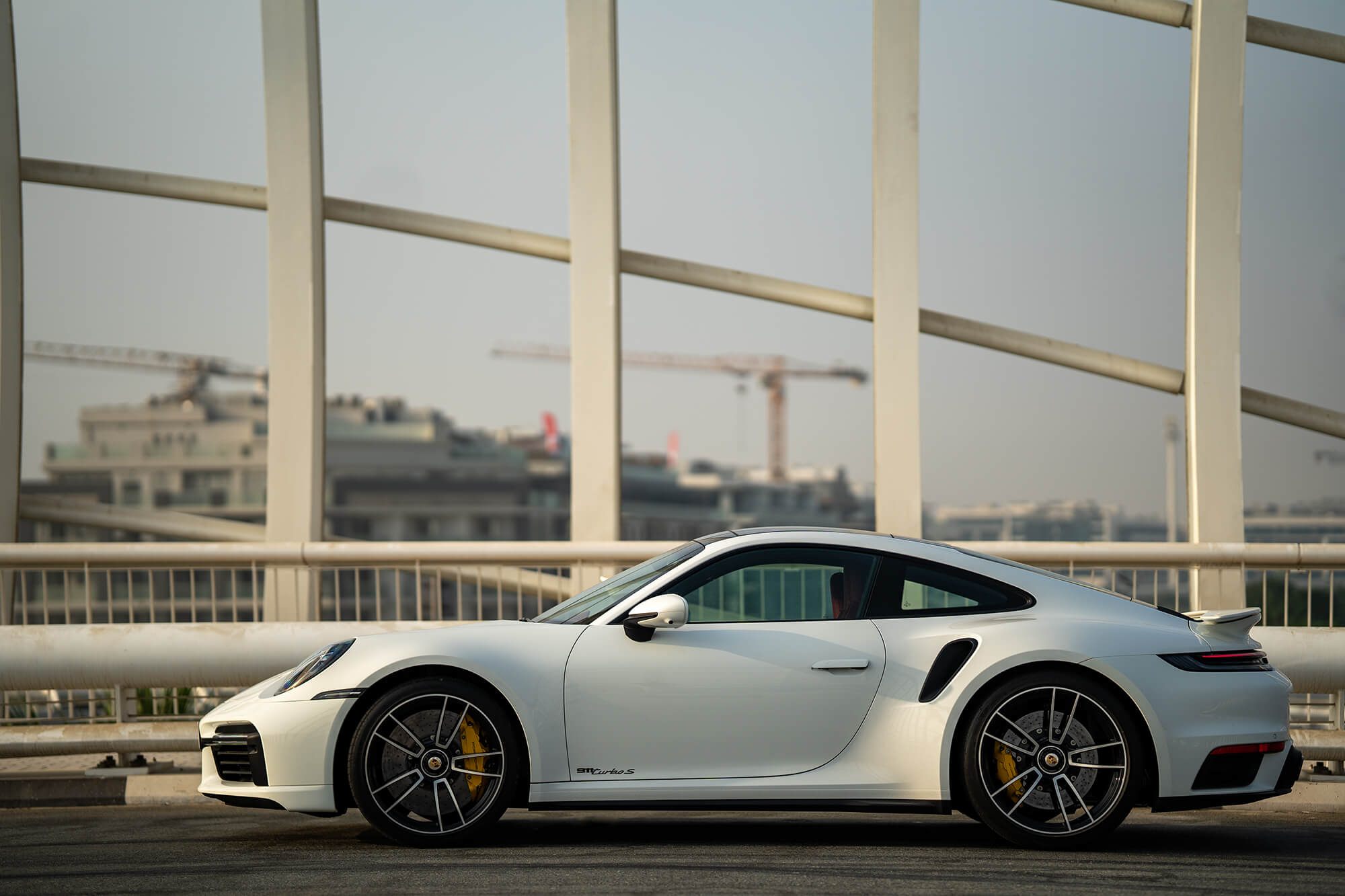 白色保时捷 911 Turbo S