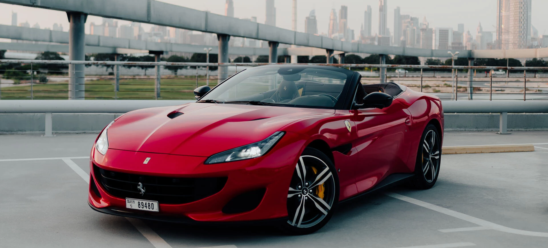 Louez une Ferrari Portofino à Dubaï
