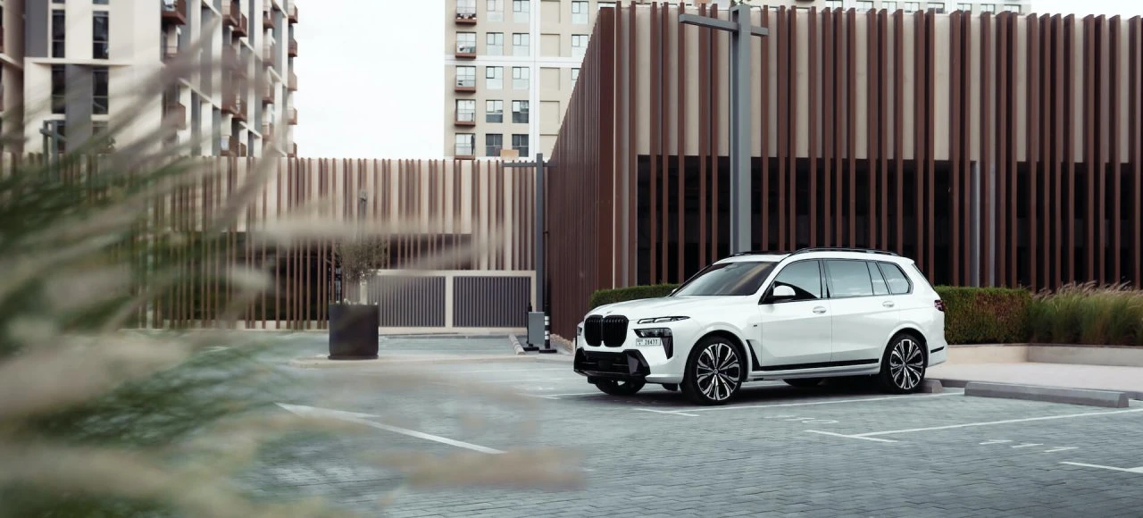 新一代白色宝马 X7