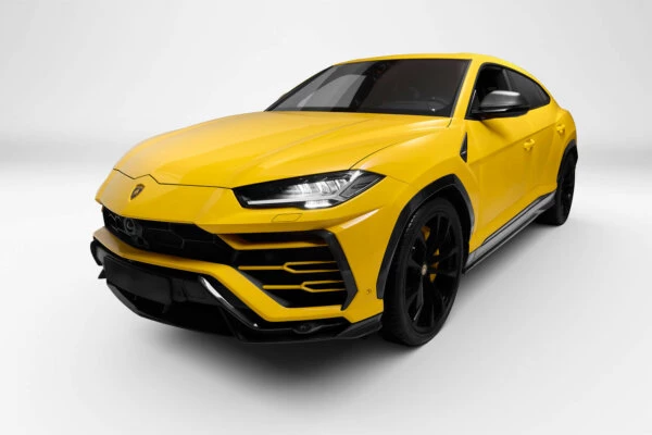 Lamborghini Urus (желтый).