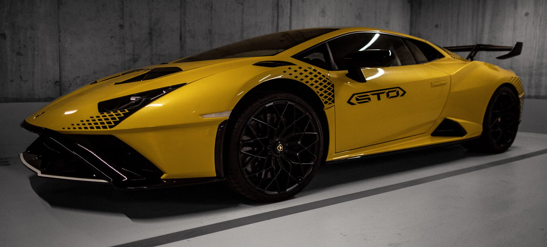 Lamborghini Huracan STO Yellow