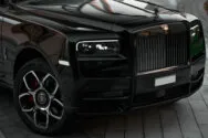 Rolls-Royce Cullinan zwart kenteken Rolls-Royce Cullinan zwart kenteken