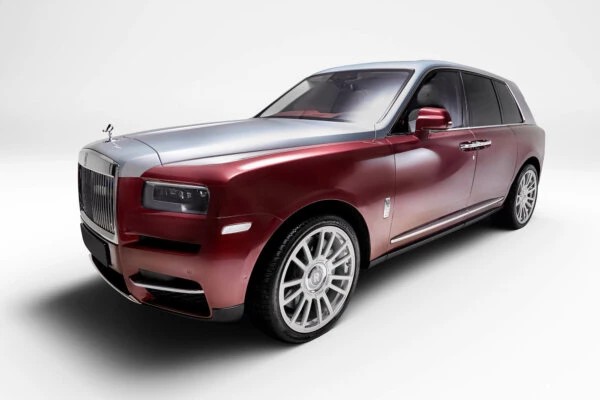Rolls Royce Cullinan (rosso)
