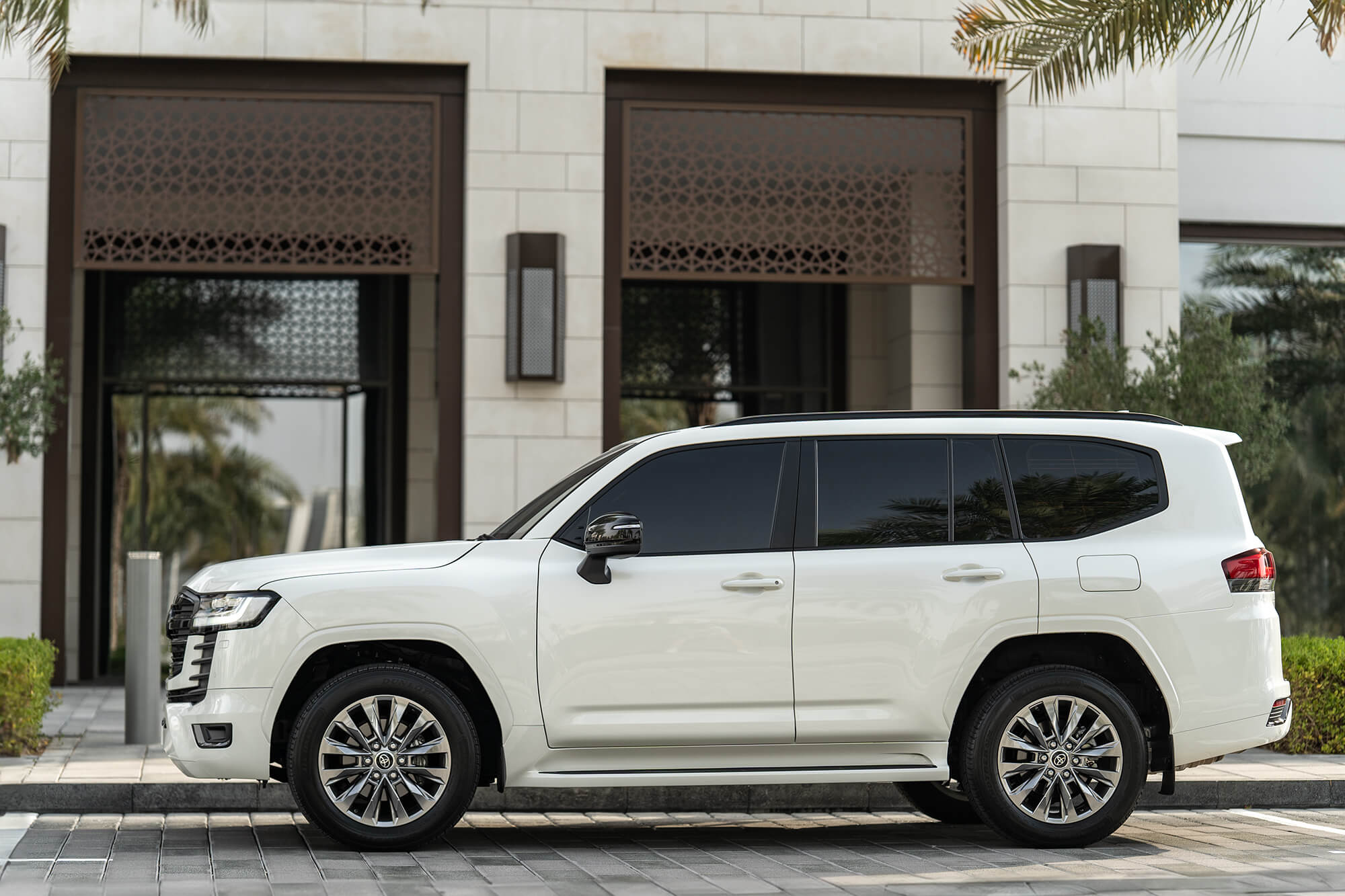 Toyota Land Cruiser 300 Branco
