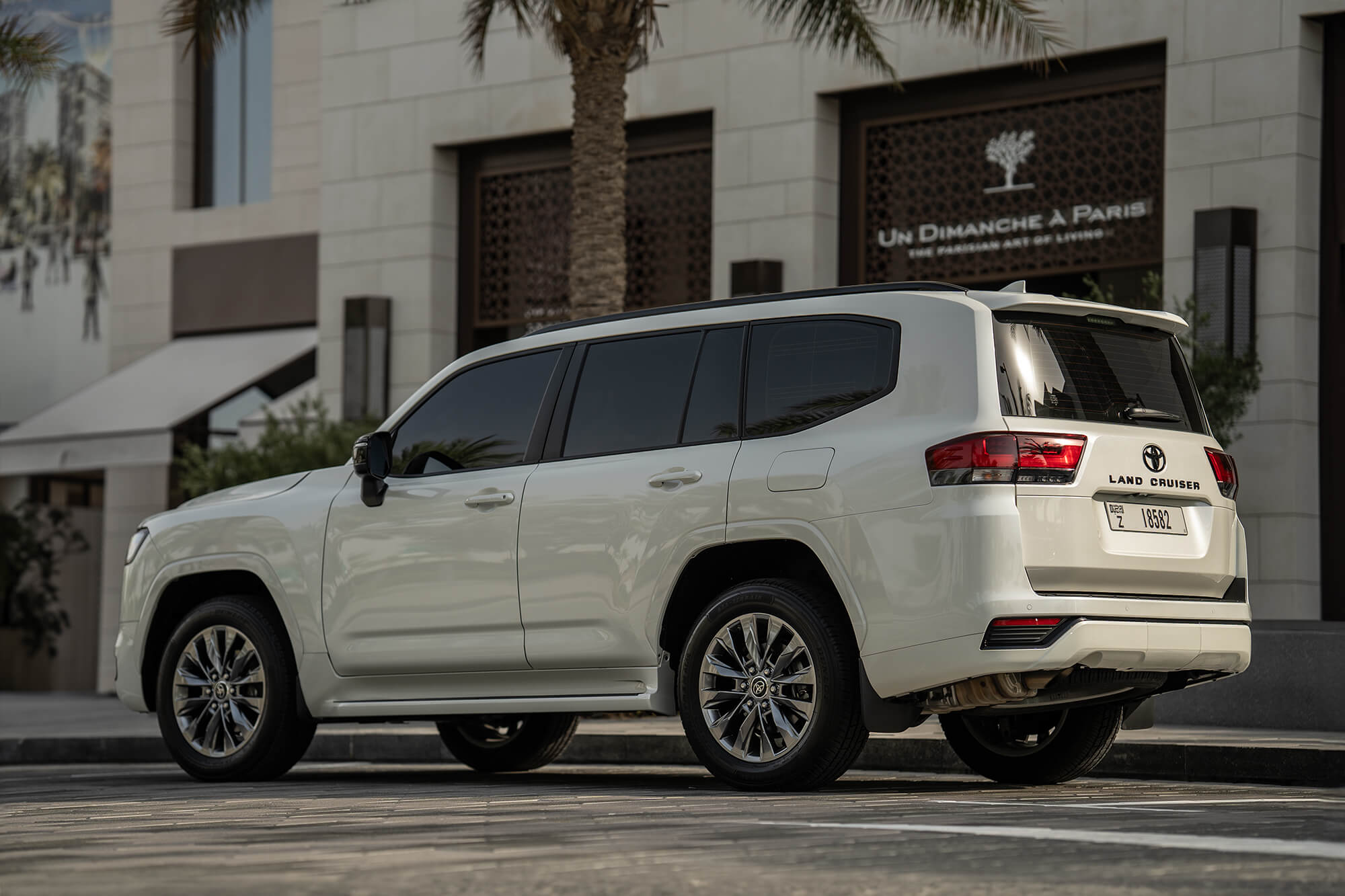 Toyota Land Cruiser 300 Branco