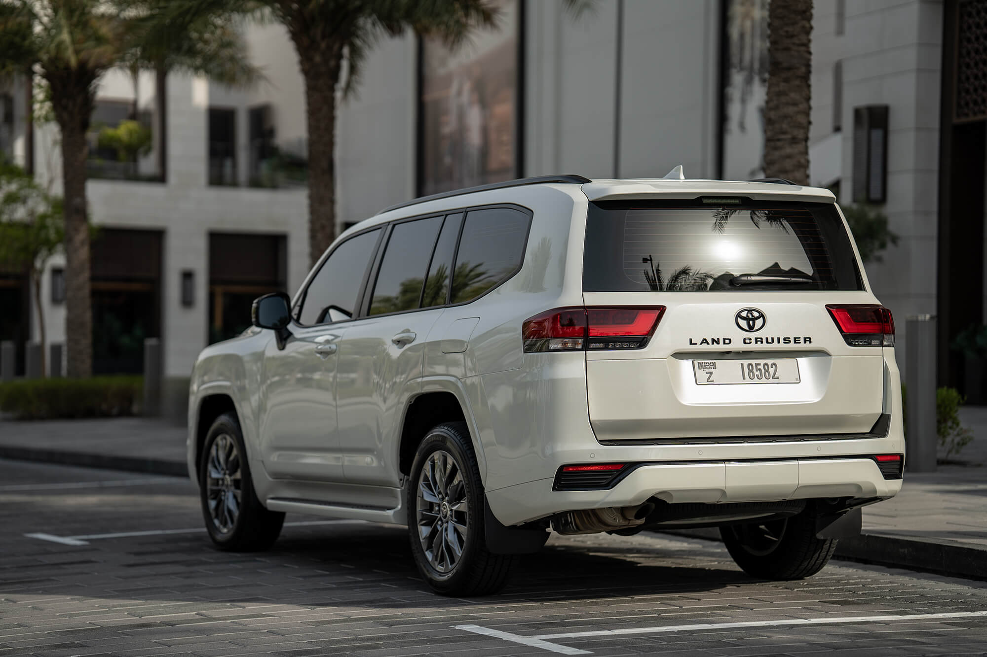 Toyota Land Cruiser 300 Branco