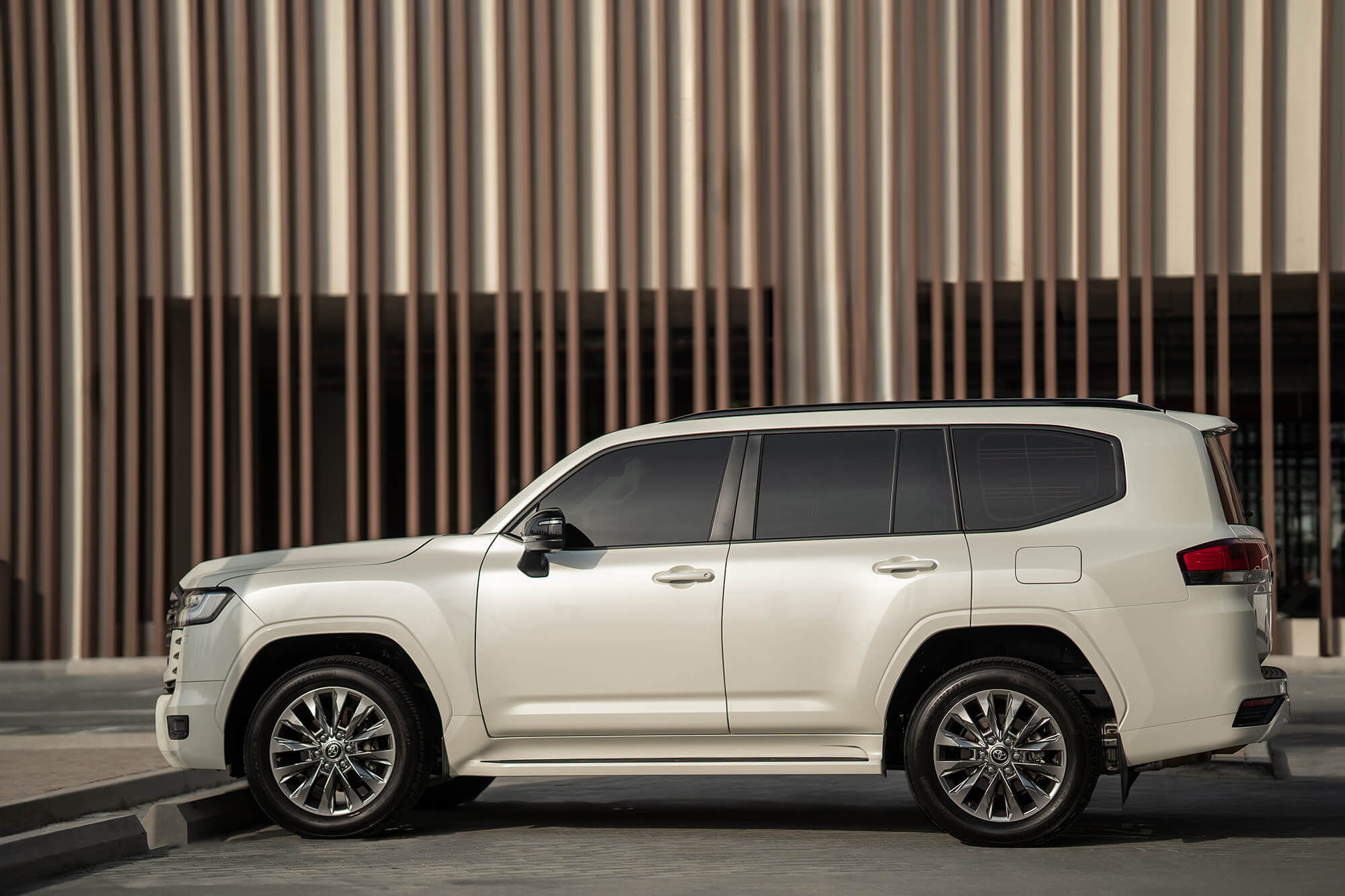Toyota Land Cruiser 300 Branco