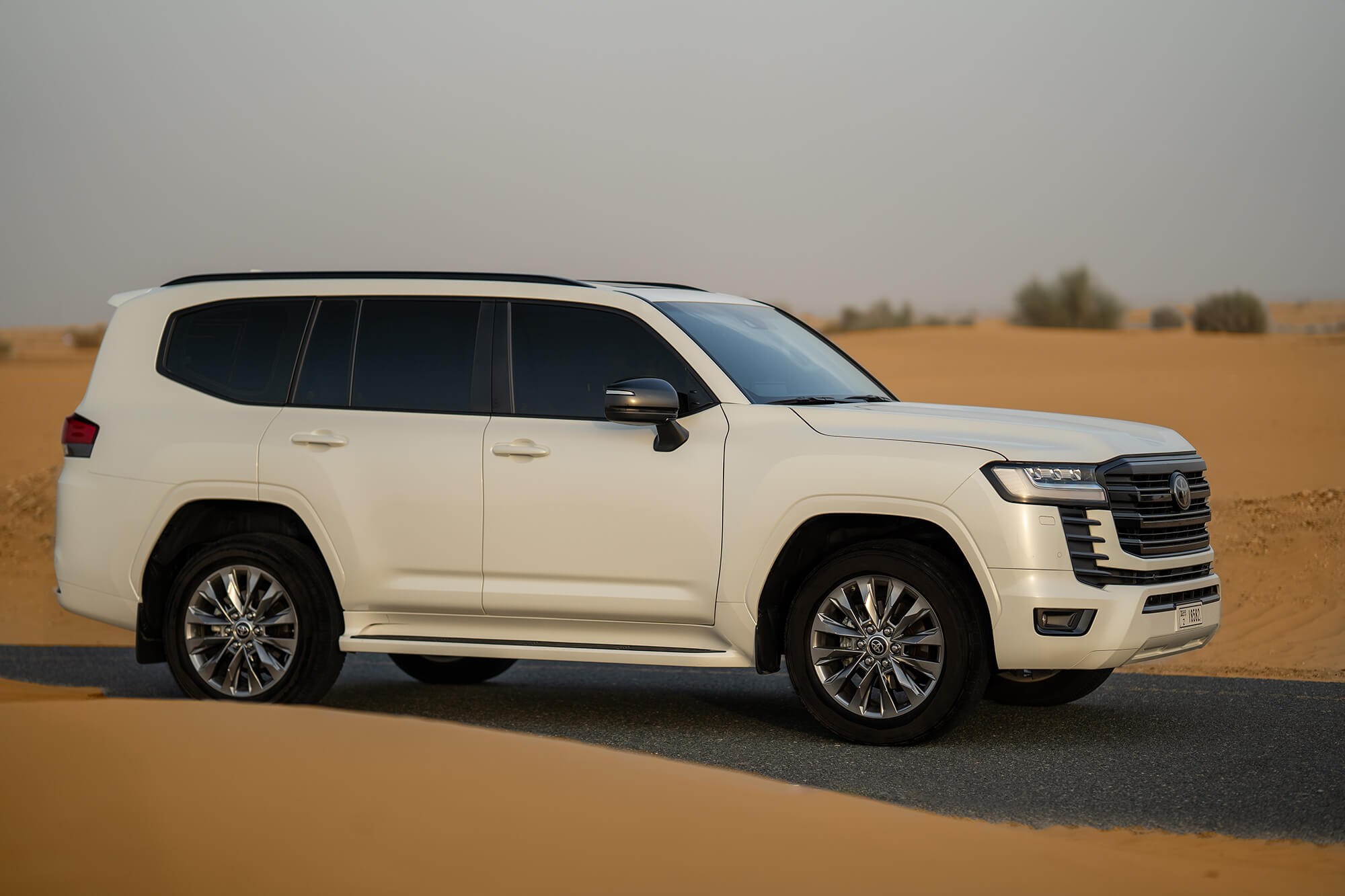 Toyota Land Cruiser 300 Branco