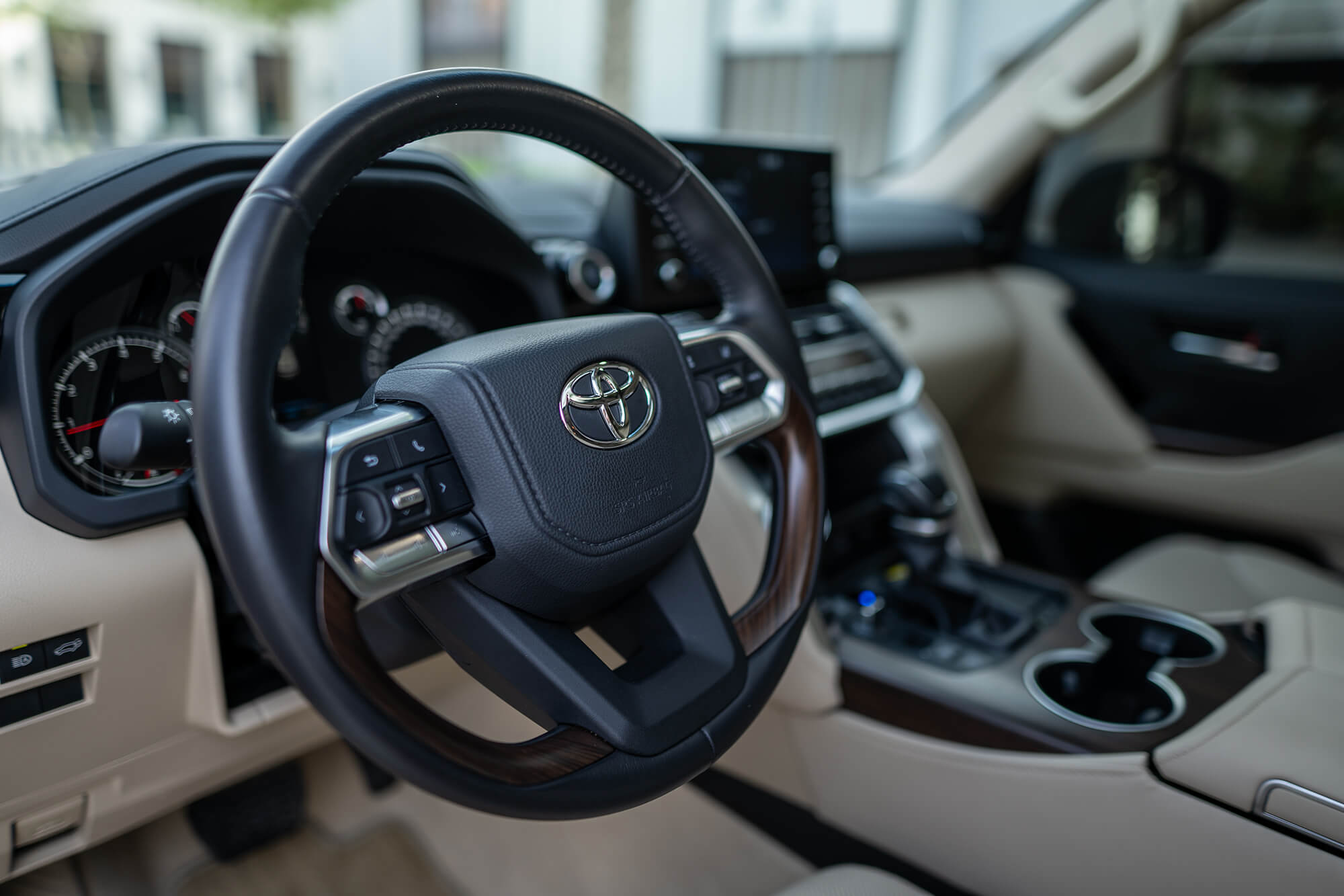 Toyota Land Cruiser 300 Branco