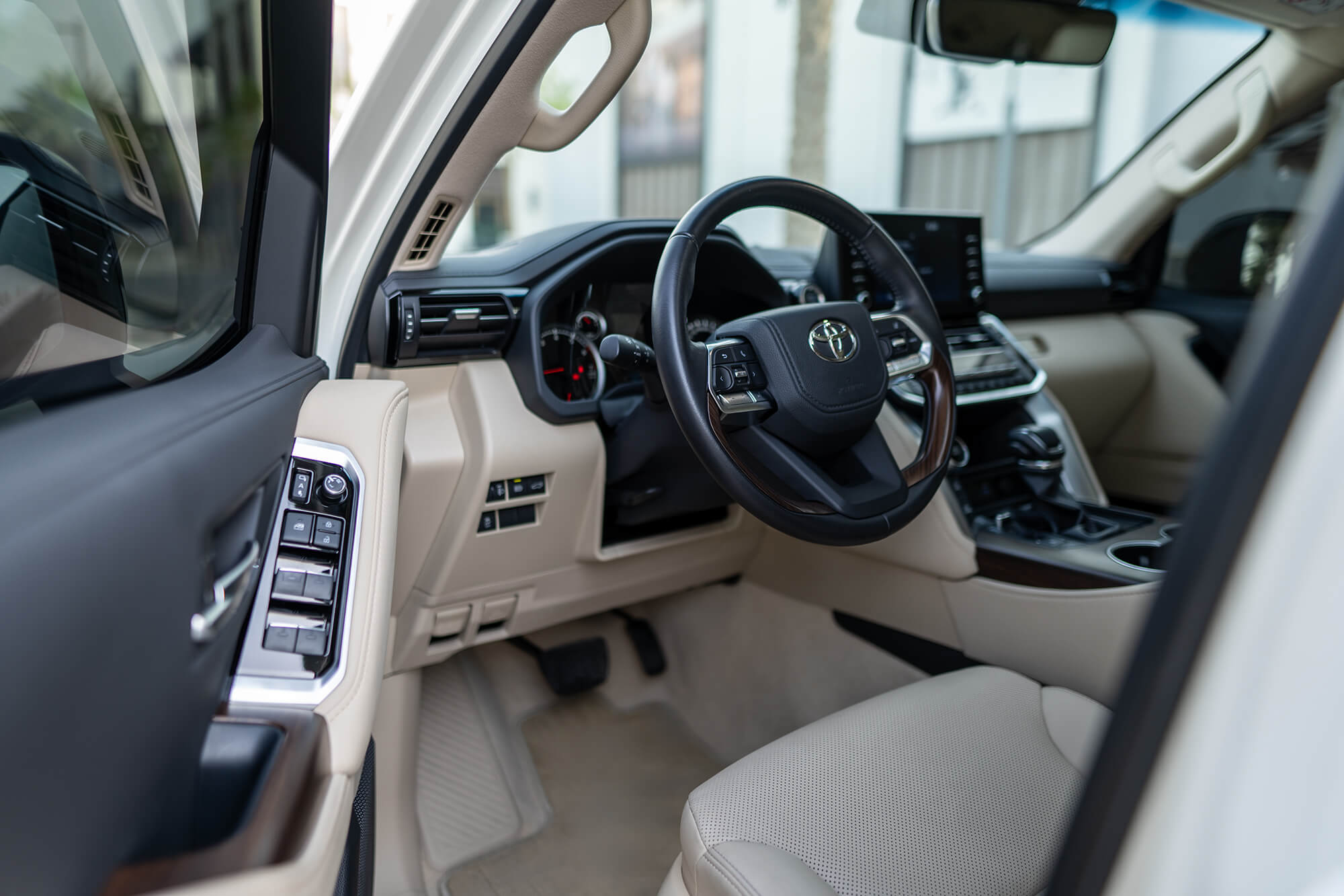 Toyota Land Cruiser 300 Branco
