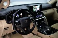 Toyota Land Cruiser 300 белый