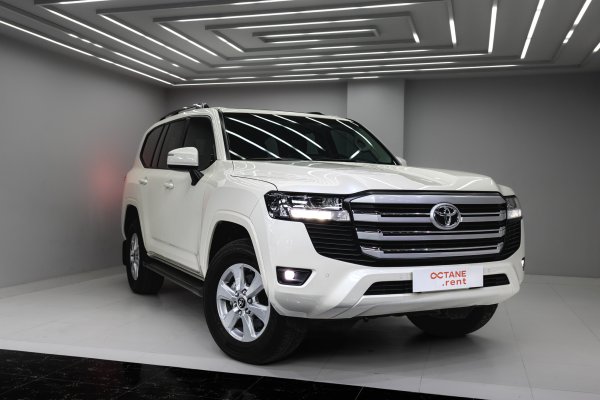 Toyota Land Cruiser 300 Weiß