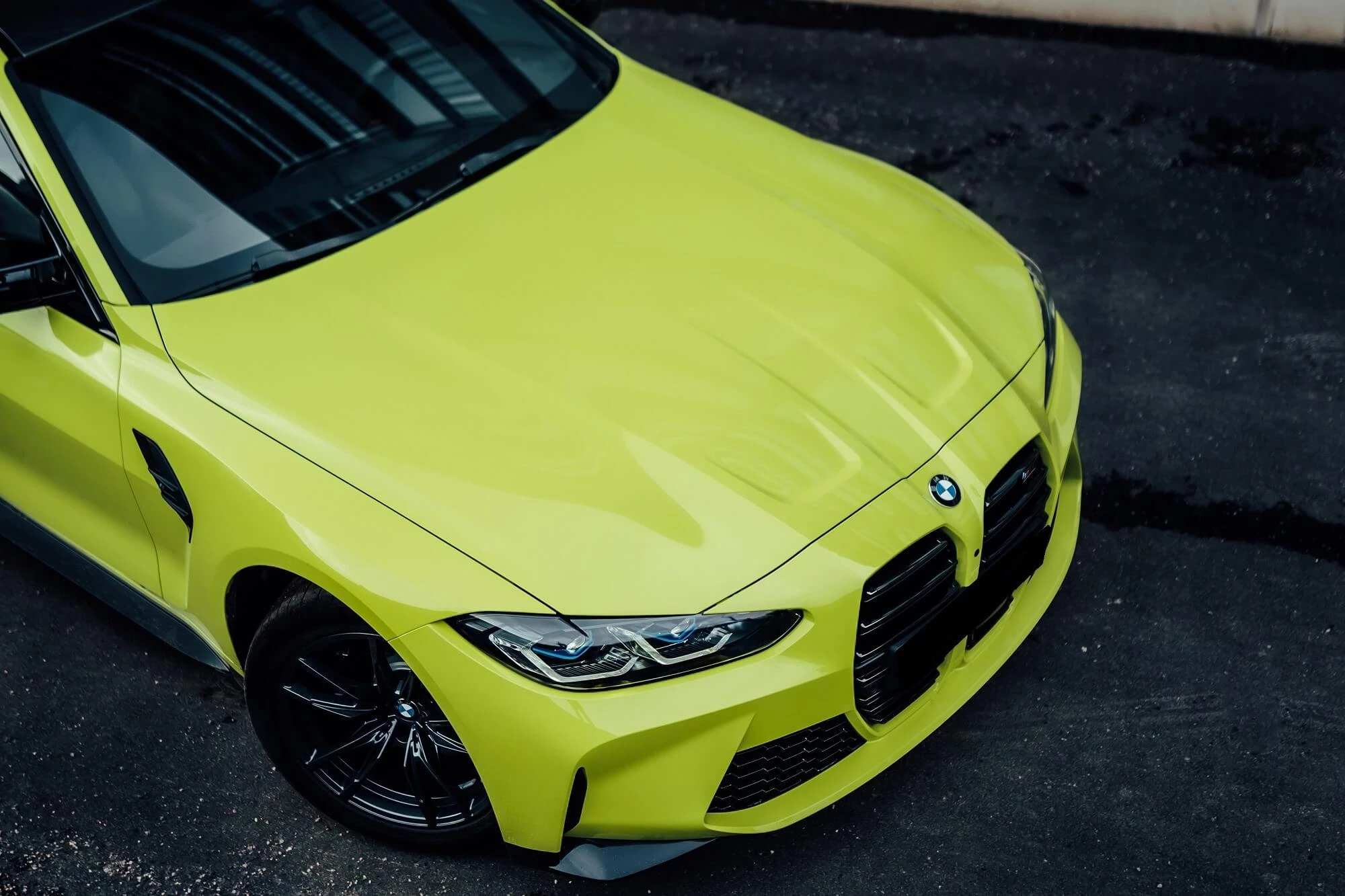 BMW M4 желтый