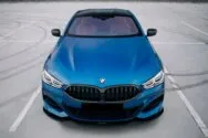 bmw m8 serie blå