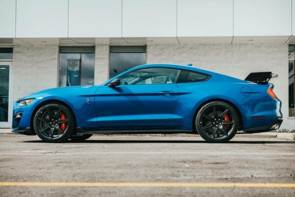 Aluguel de Ford Mustang GT 500 Blue em Dubai - Carros esportivos