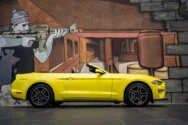 Ford Mustang Convertible Amarelo
