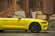 Ford Mustang Convertible Amarelo