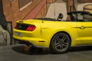 Ford Mustang Convertible Amarelo