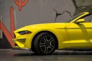 Ford Mustang Convertible Amarelo