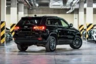 Jeep Grand Cherokee Noir grand cherokee à louer à dubai
